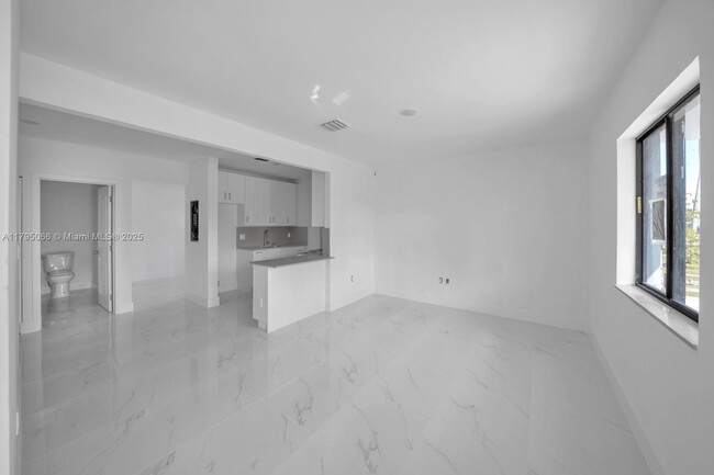 450 Beacom Blvd in Miami, FL - Building Photo - Building Photo