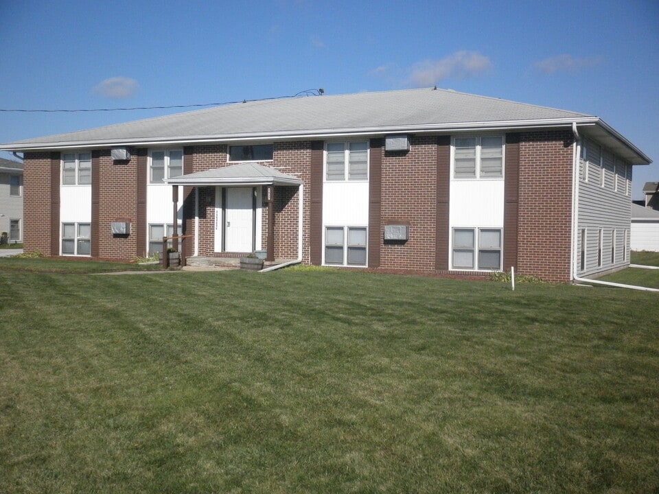 4837 NW 62nd Ave in Johnston, IA - Foto de edificio