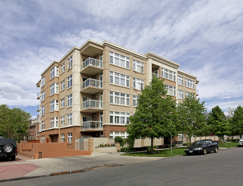 Bentley Condominiums in Denver, CO - Building Photo