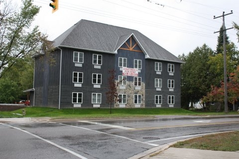 215 Dill St in Bracebridge, ON - Building Photo