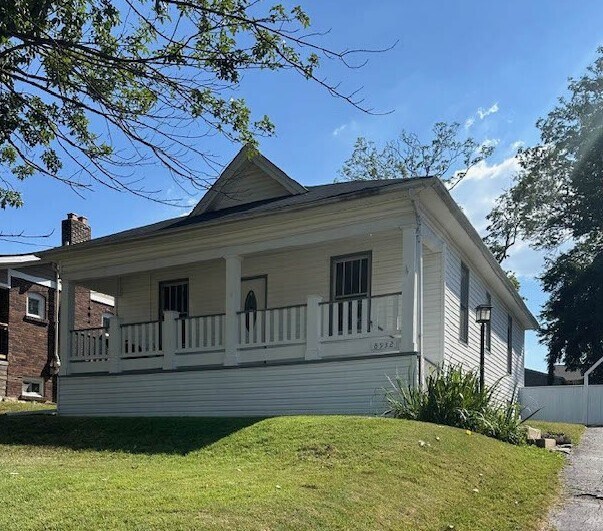 8932 Tudor Ave in St. Louis, MO - Building Photo