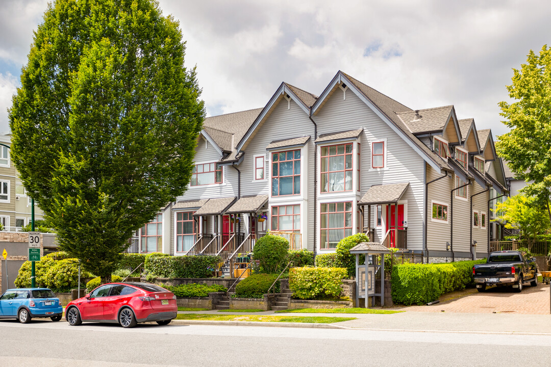 2578 Ward St in Vancouver, BC - Building Photo
