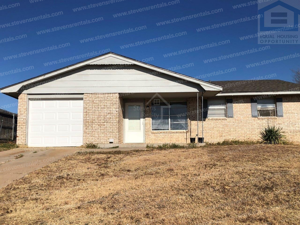 4611 SW I Ave in Lawton, OK - Building Photo