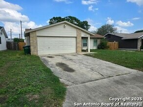 1034 Cloverbrook St in San Antonio, TX - Building Photo - Building Photo