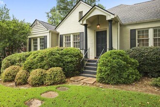 2880 Alpine Rd NE in Atlanta, GA - Foto de edificio - Building Photo