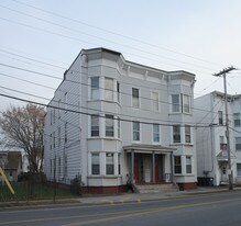 15-17 Saratoga St in Waterford, NY - Building Photo