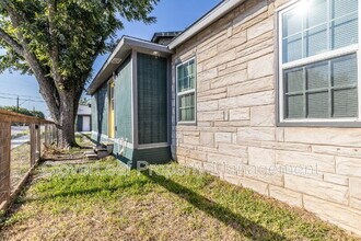 454 Astor St in San Antonio, TX - Building Photo - Building Photo