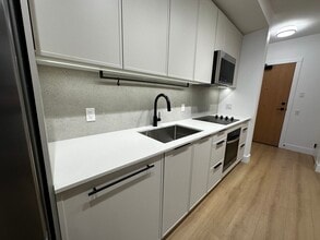 3075 Murray St in Port Moody, BC - Building Photo - Building Photo