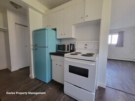 15940-15109 109 Ave NW in Edmonton, AB - Building Photo