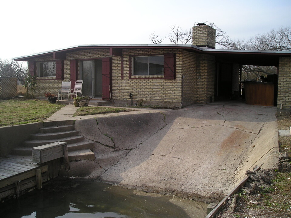 109 Pintail Ln in Rockport, TX - Building Photo