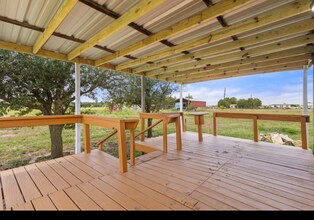 342 Co Rd 2146 in Greenville, TX - Foto de edificio - Building Photo