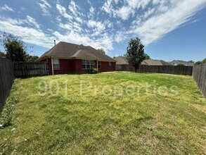 40 Garden View Dr in Oakland, TN - Building Photo - Building Photo