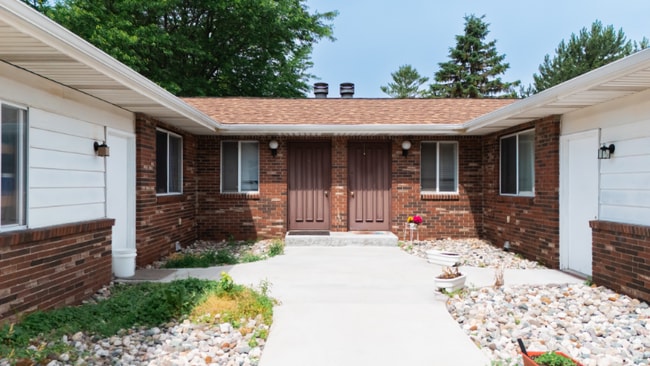 1715 N Hagadorn Rd in East Lansing, MI - Building Photo - Building Photo