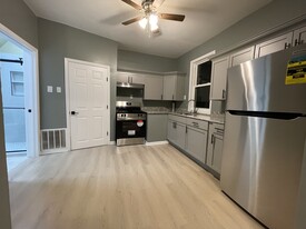 1312 W Erie St, Unit 1 R Back apartment in Chicago, IL - Building Photo