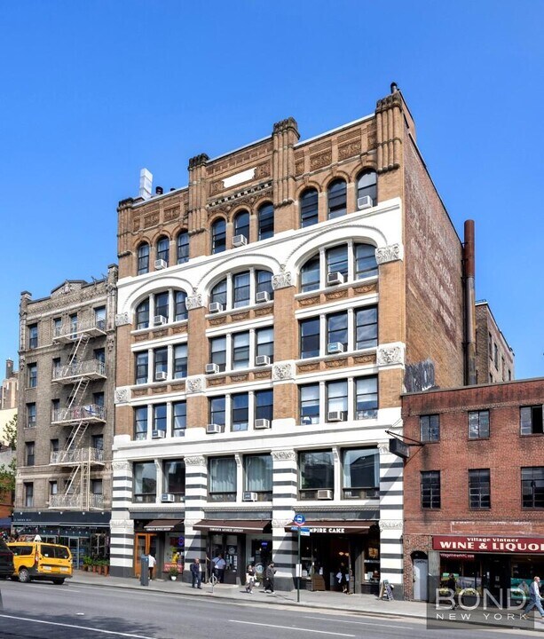 450 6th Ave in New York, NY - Building Photo