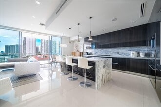 3300 NE 188th St, Unit 710 in Aventura, FL - Building Photo - Building Photo