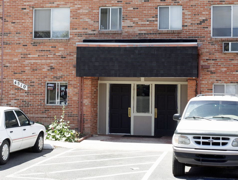 Saint Clair Place Apartments in Denver, CO - Building Photo