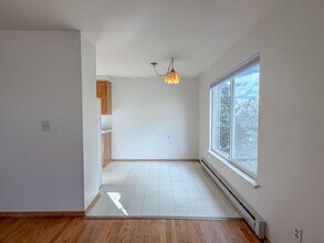 5214 Sand Point Way NE in Seattle, WA - Building Photo - Building Photo