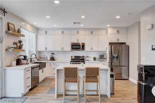 10400 Raining Sky St in Las Vegas, NV - Building Photo