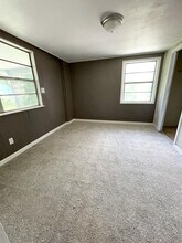 624 E South St in Neosho, MO - Building Photo - Building Photo