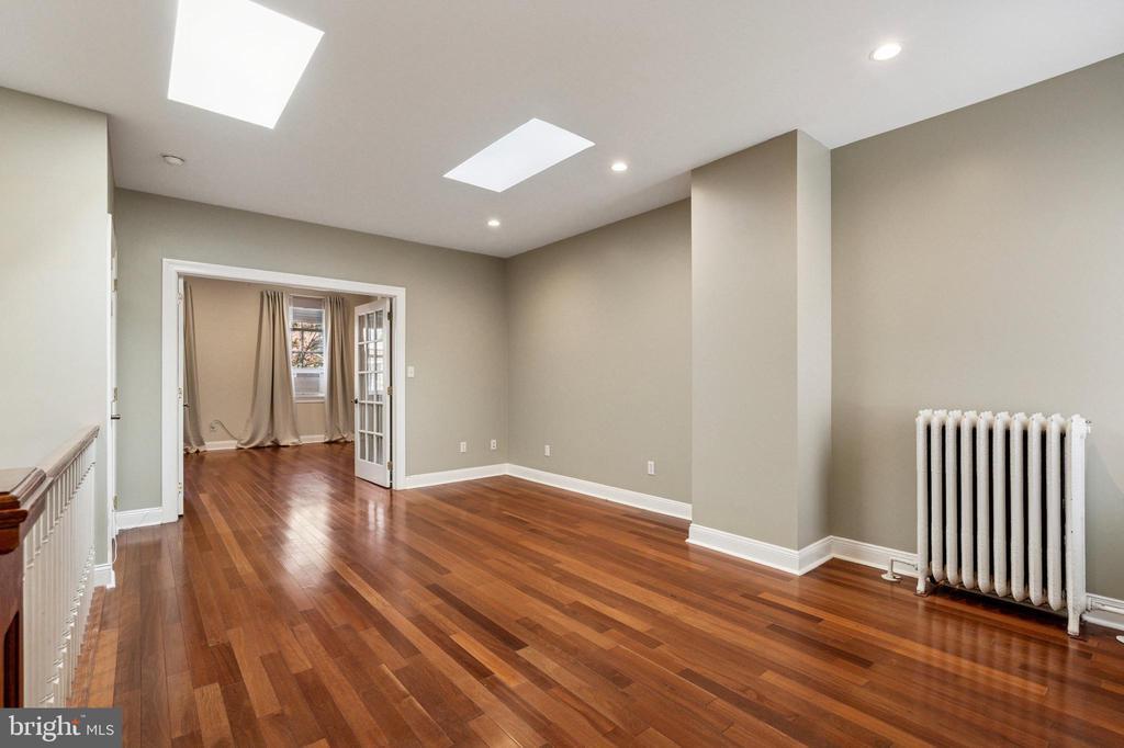 2320 Lombard St in Philadelphia, PA - Building Photo