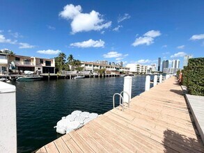 3811 NE 166th St in North Miami Beach, FL - Building Photo - Building Photo