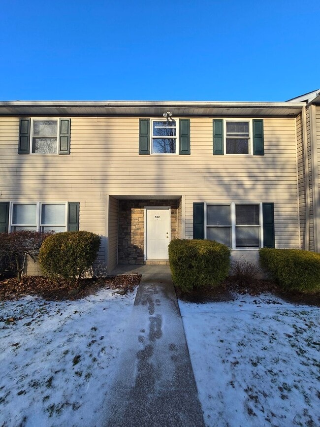 512 Harding St in Lower Burrell, PA - Building Photo - Building Photo