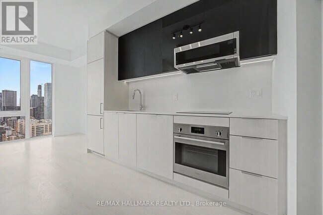 308 Jarvis St in Toronto, ON - Building Photo - Building Photo