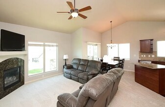 7008 S 183rd Ave in Omaha, NE - Building Photo - Building Photo