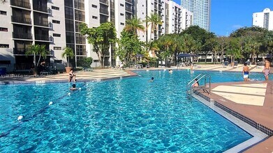 16909 N Bay Rd, Unit 907 in Sunny Isles Beach, FL - Building Photo - Building Photo