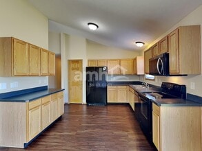 3812 Wolf Creek Rd in Grove City, OH - Building Photo - Building Photo