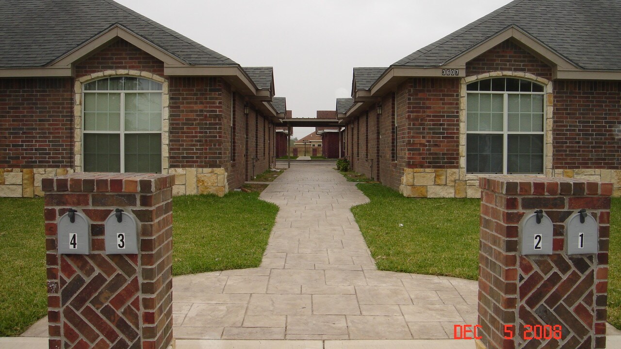 3607 W Faith Hl in Edinburg, TX - Foto de edificio