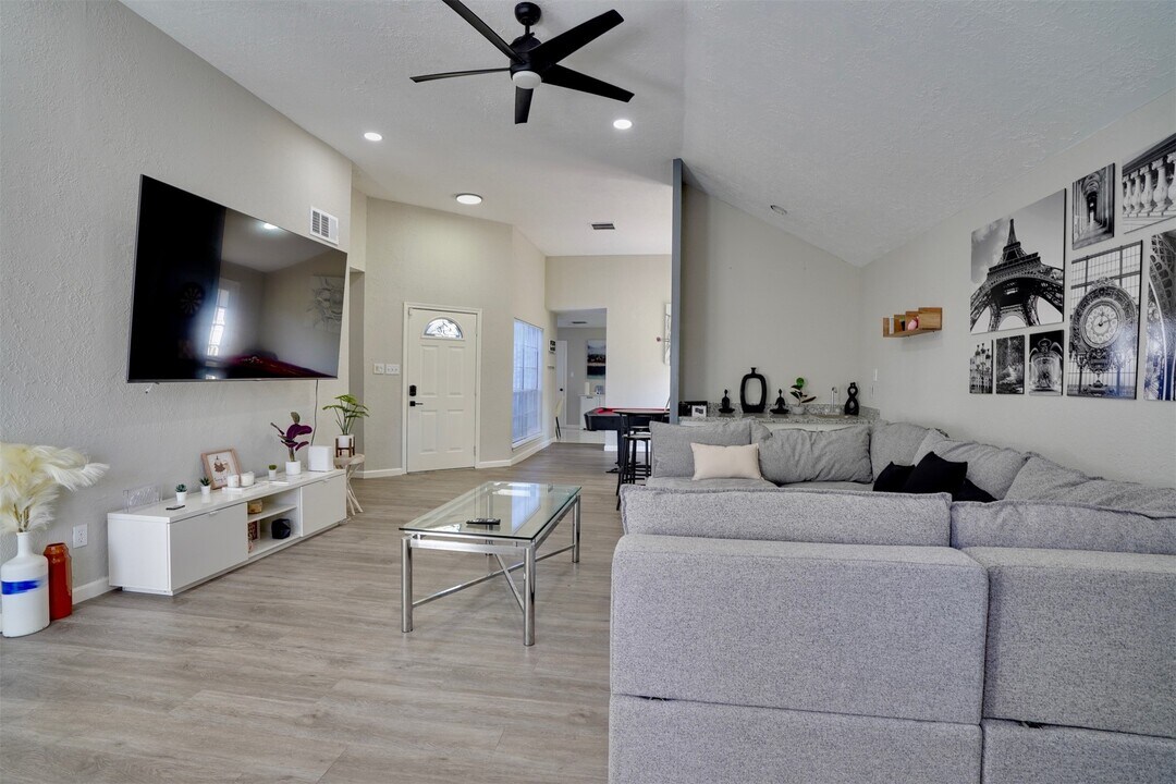 4010 Oak Terrace Ct in Houston, TX - Building Photo