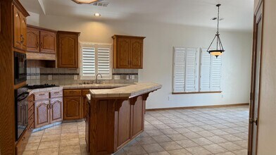 521 Sherwood Ct in Hanford, CA - Building Photo - Building Photo