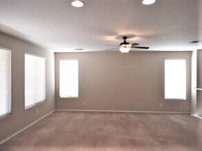 14223 W Jenan Dr in Surprise, AZ - Foto de edificio - Building Photo