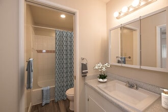 Fulton Oaks Apartments in Sacramento, CA - Building Photo - Building Photo
