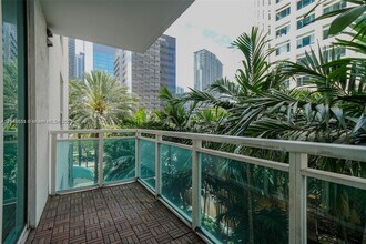 950 Brickell Bay Dr, Unit 302 in Miami, FL - Building Photo - Building Photo
