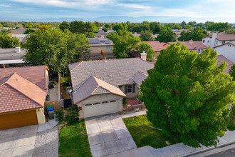 1258 W Avenue H7 in Lancaster, CA - Building Photo - Building Photo