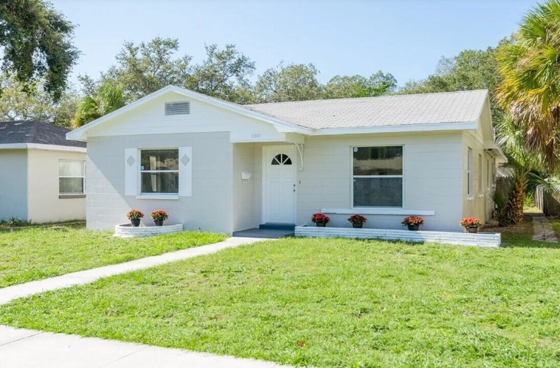 3901 Grove St S in St. Petersburg, FL - Building Photo