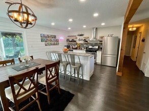 104 SE 12th St in Bentonville, AR - Foto de edificio - Building Photo