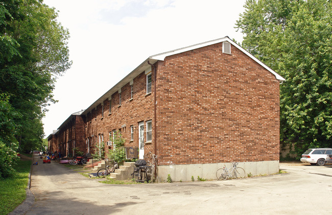 Heon Court Apartments in Nashua, NH - Building Photo - Building Photo