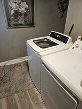 70 Noblestown Rd in Carnegie, PA - Foto de edificio - Building Photo