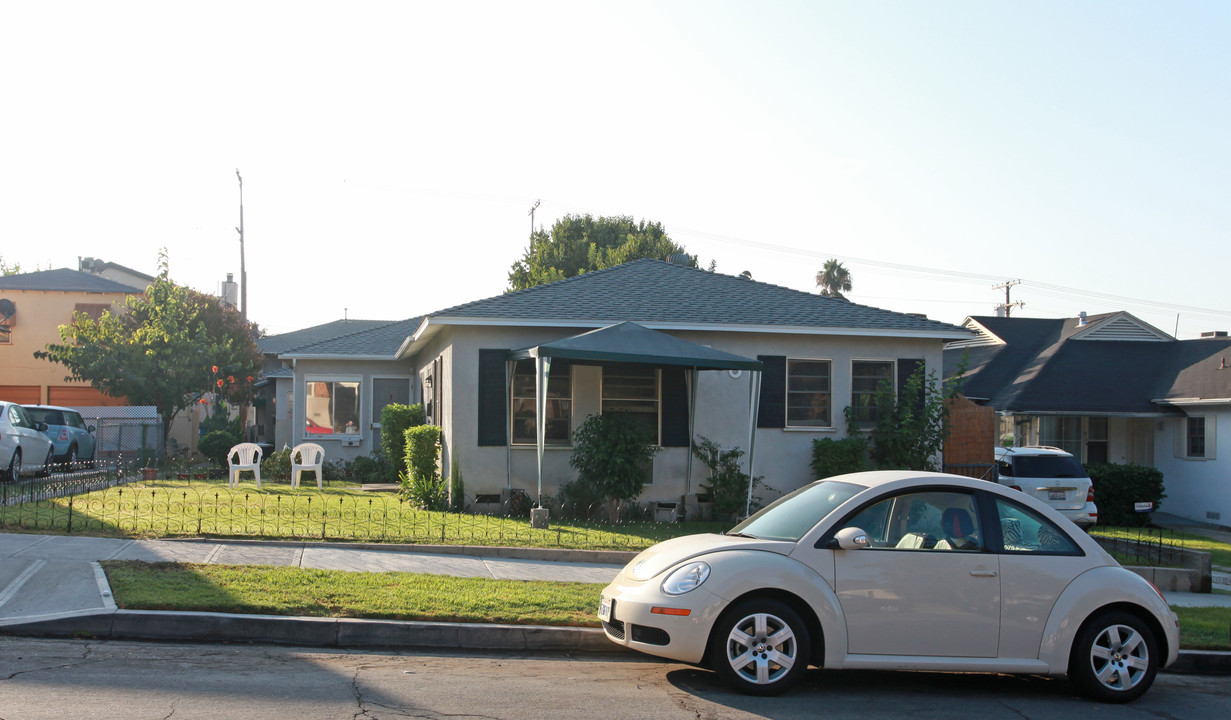 516 E Harvard Rd in Burbank, CA - Foto de edificio