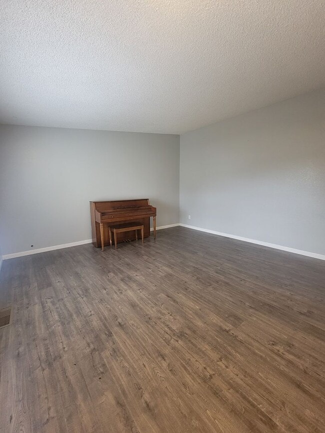 1540 Gary Ct in Rohnert Park, CA - Building Photo - Building Photo