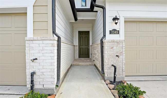 7349 Hinsdale Dr in Pasadena, TX - Building Photo - Building Photo