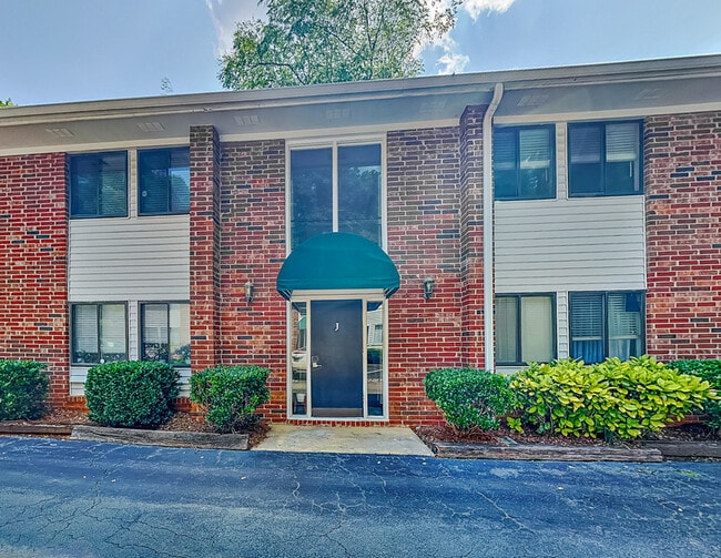 property at 4266 Roswell Rd NE