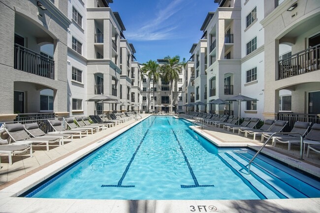 Red Road Commons in Miami, FL - Building Photo - Building Photo