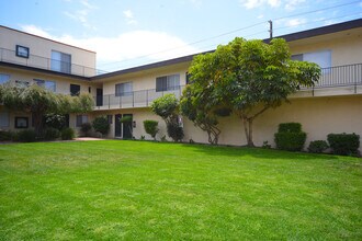 Ocean View Townhomes in Ventura, CA - Foto de edificio - Building Photo