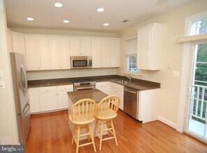 2404 13th Ct N in Arlington, VA - Building Photo - Building Photo