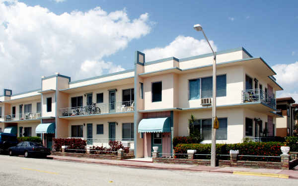 501-505 74th St in Miami Beach, FL - Building Photo